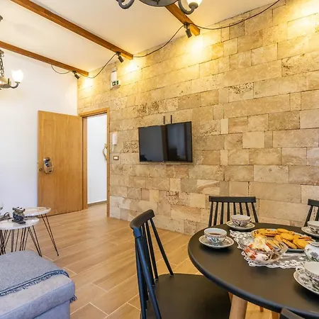 Medieval Poems Ii Appartement *